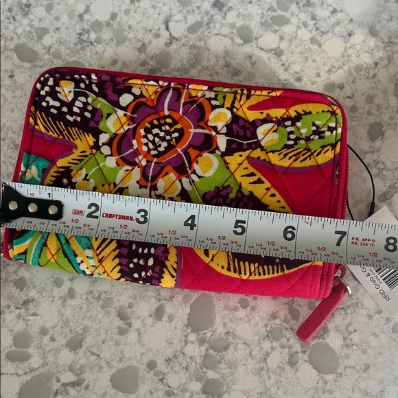 Vera Bradley RFID Red Patterned Grab & Go wristlet Rumba - Picture 8 of 10